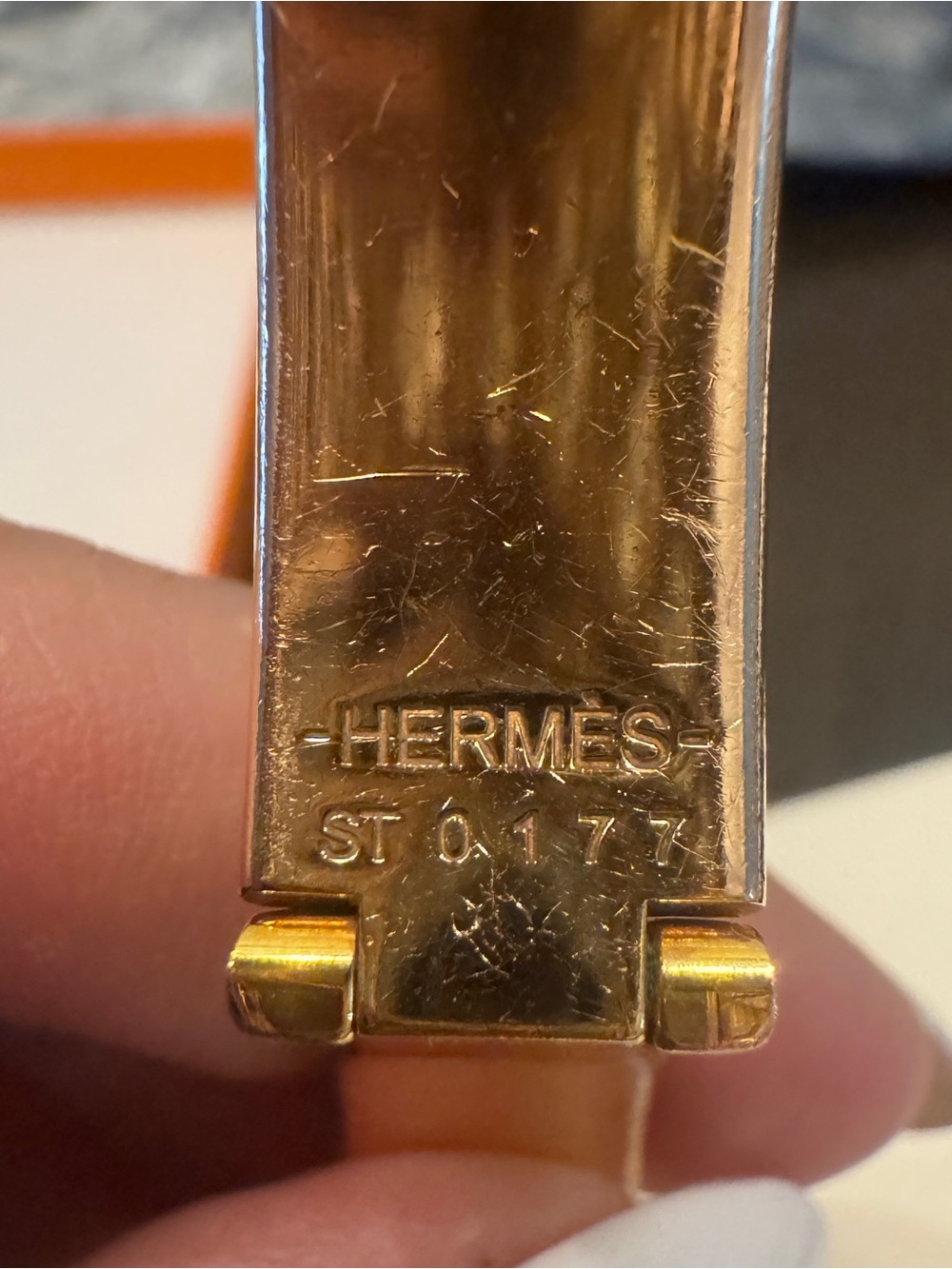 Authentic Hermès Clic H Enamel PM Bracelet in White and Yellow Gold with Receipt - Picture 11 of 14